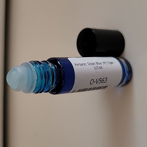 Versace: Dylan Blue (M) Aroma Similar Type Body Oil - 1/3 oz. - Rollerball - Picture 2 of 2